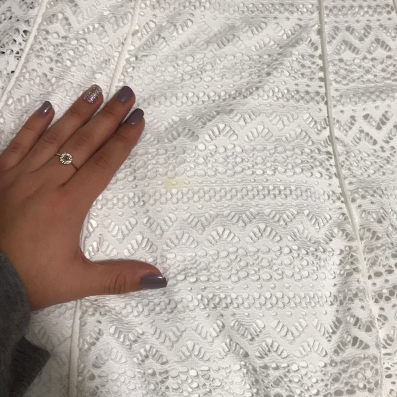 Laced, white, flowy dress - Picture 2 of 4